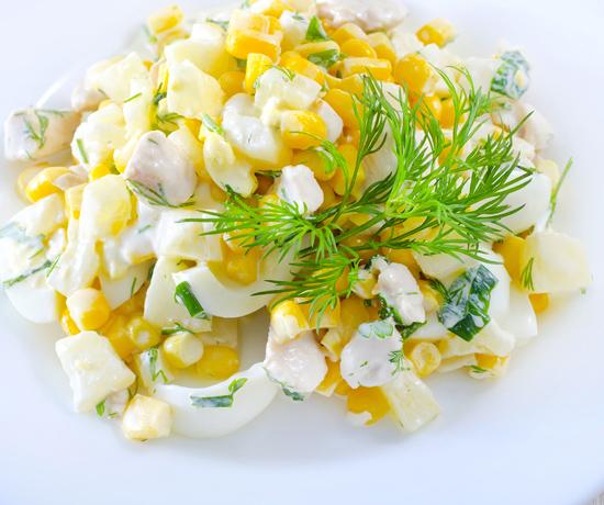 Салат с курицей и кукурузой