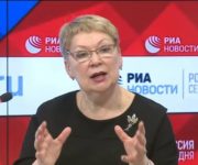 Ольга Васильева: 'Даже в цифровой школе учителей никогда не заменят роботы'.  Что ждет школу до 2024 года