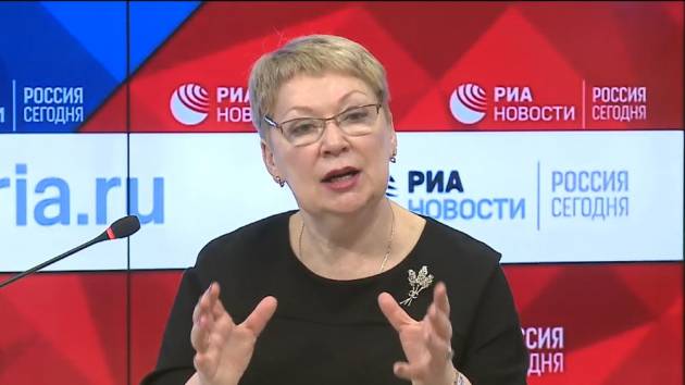 Ольга Васильева: 'Даже в цифровой школе учителей никогда не заменят роботы'.  Что ждет школу до 2024 года