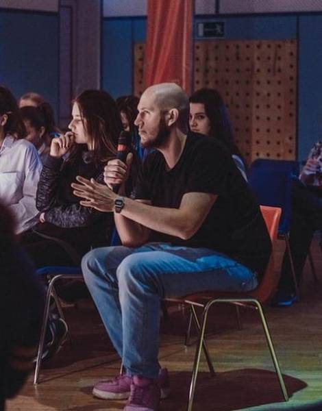 Рэп по мотивам 'Войны и мира': какой должна быть литература в школе. Учитель Артем Новиченков Рэп по мотивам 'Войны и мира': какой должна быть литература в школе. Учитель Артем Новиченков
