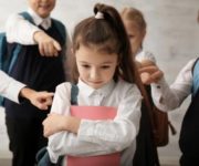 От обзывательств и бойкота – до фотожаб: какой бывает травля в школе.  Буллинг в школе